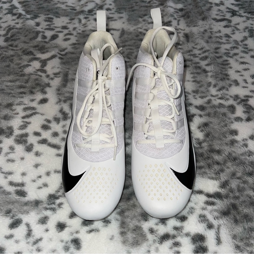 Nike White and Black Men's sz 12 Athletic Cleats